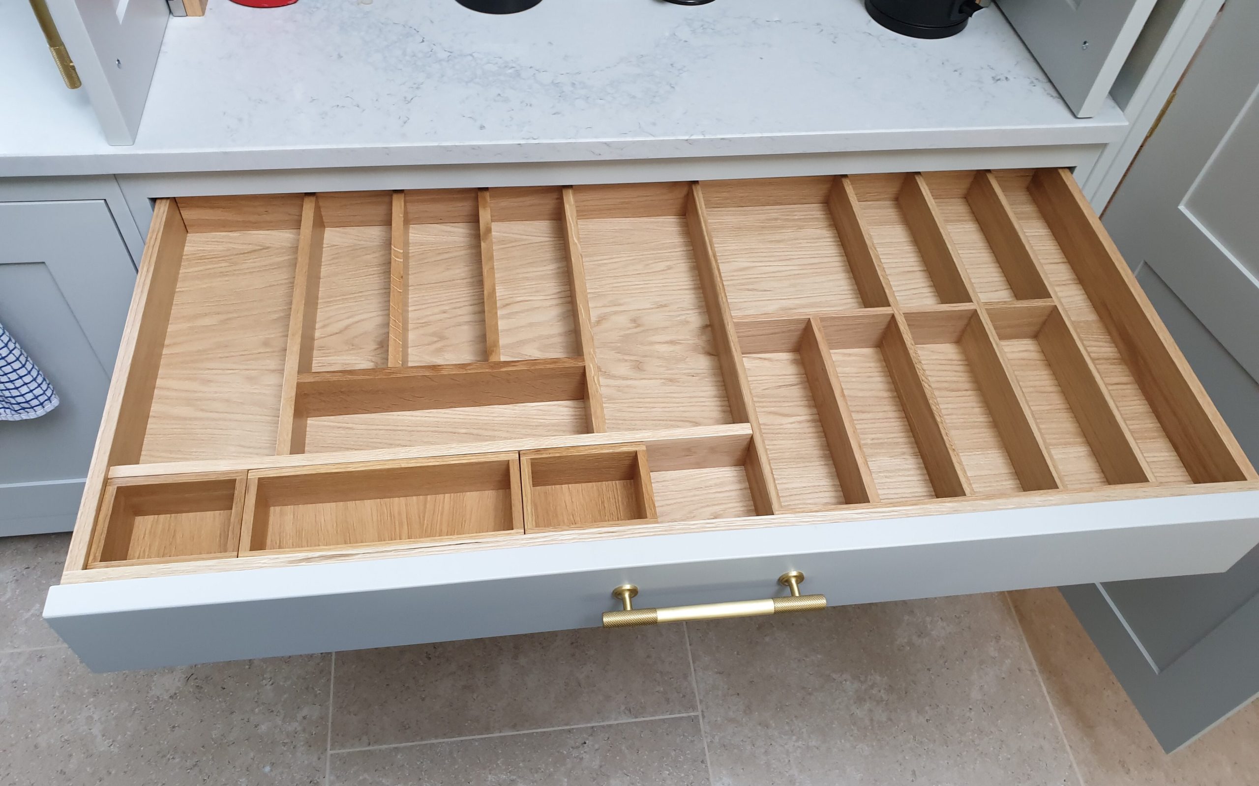 Drawers vs Shelves - Which is the Best Solution for Kitchen Organisation?